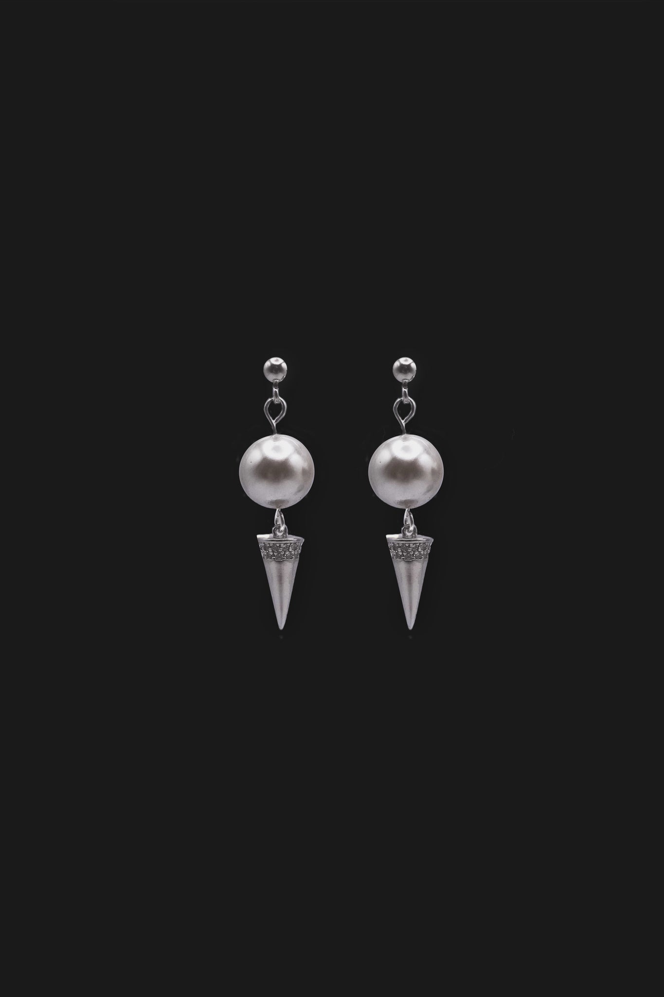 Silver Pearl Earring with Spikes